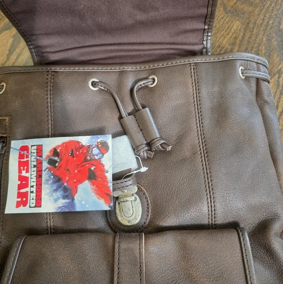 Vintage Marlboro Unlimited Gear- Leather / Cowhide Backpack - Picture 7 of 15